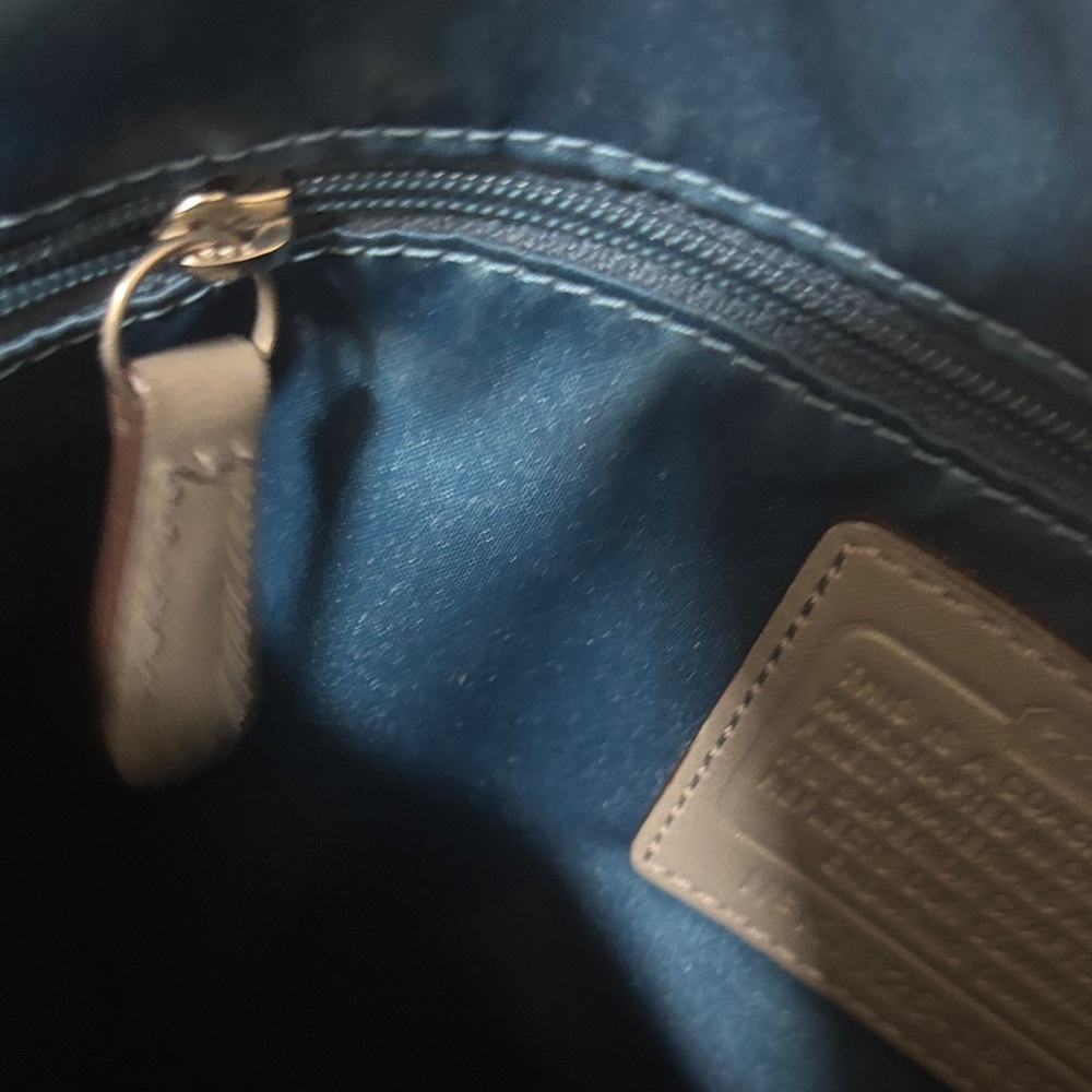 Vintage ๐ Coach Gray Leather Shoulder or Crossbody Bag.๐ - Picture 7 of 16